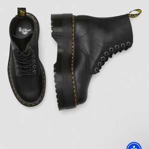 Size 8, 1460 Pascal Max Leather Platform Boots, Doc Martin